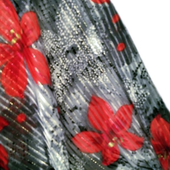 NEW - Large Square Scarf Red Lily on a Grey with Gold Metallic Thread - Picture 3 of 4